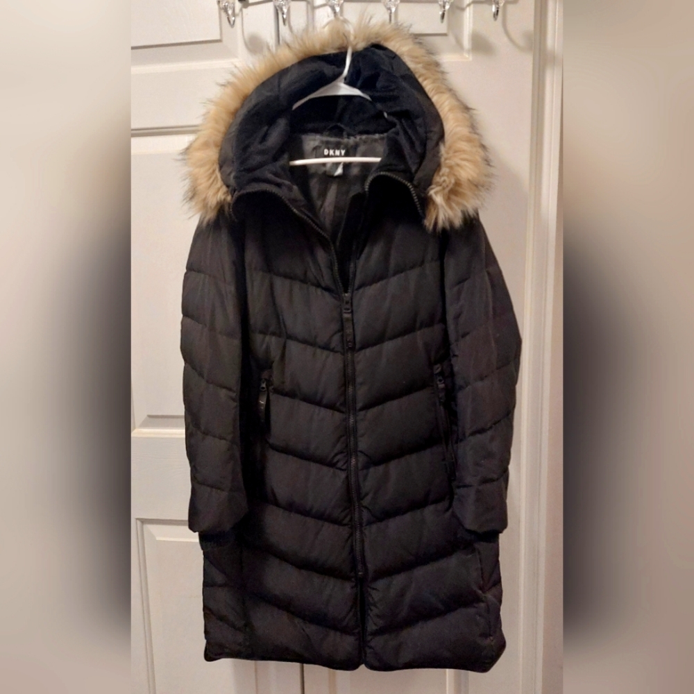 DKNY BLACK PUFFER COAT. SZ LG